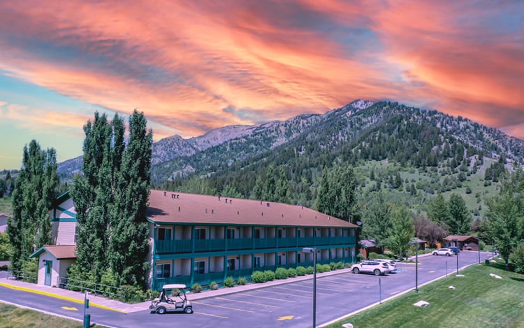flyingsaddleresort alpinewyoming