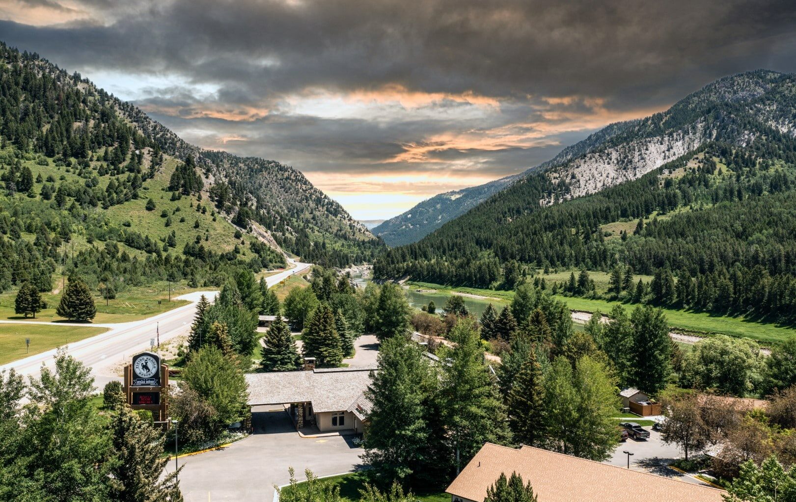 flyingsaddleresort alpinewyoming